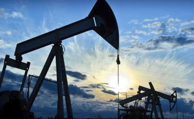 新浪原油期货走势图依据赢家江恩价格工具得出：当前支撑位：3908.3994点、3868.77点